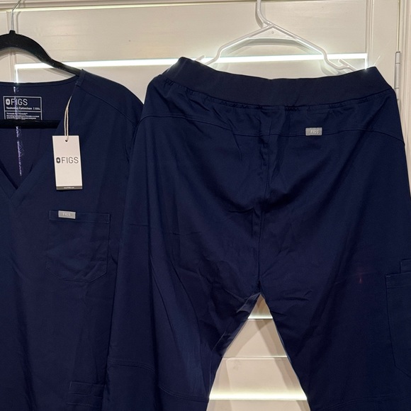 Figs Deep Blue Medical Scrub Set - Picture 6 of 9